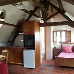 Le Clos De La Bouteille Apartament