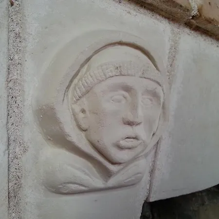 Le Clos De La Bouteille Angers