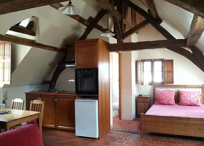 Le Clos De La Bouteille Apartment